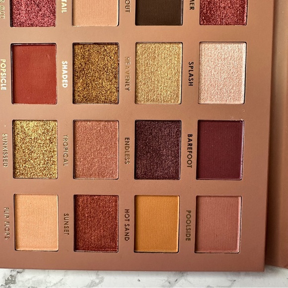 Ciatè Brazilian Glow Eyeshadow Palette
24-Pan Eyeshadow Palette - Picture 10 of 16